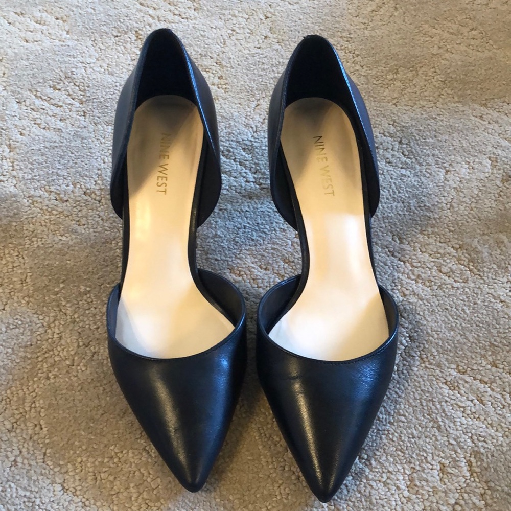 Nine West 7M Black Leather Pumps